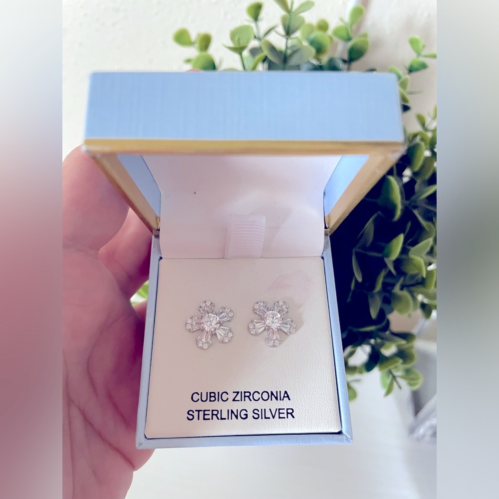 Brand New NANETTE LEPORE 925 Flower Cubic Zirconia Stud Earrings